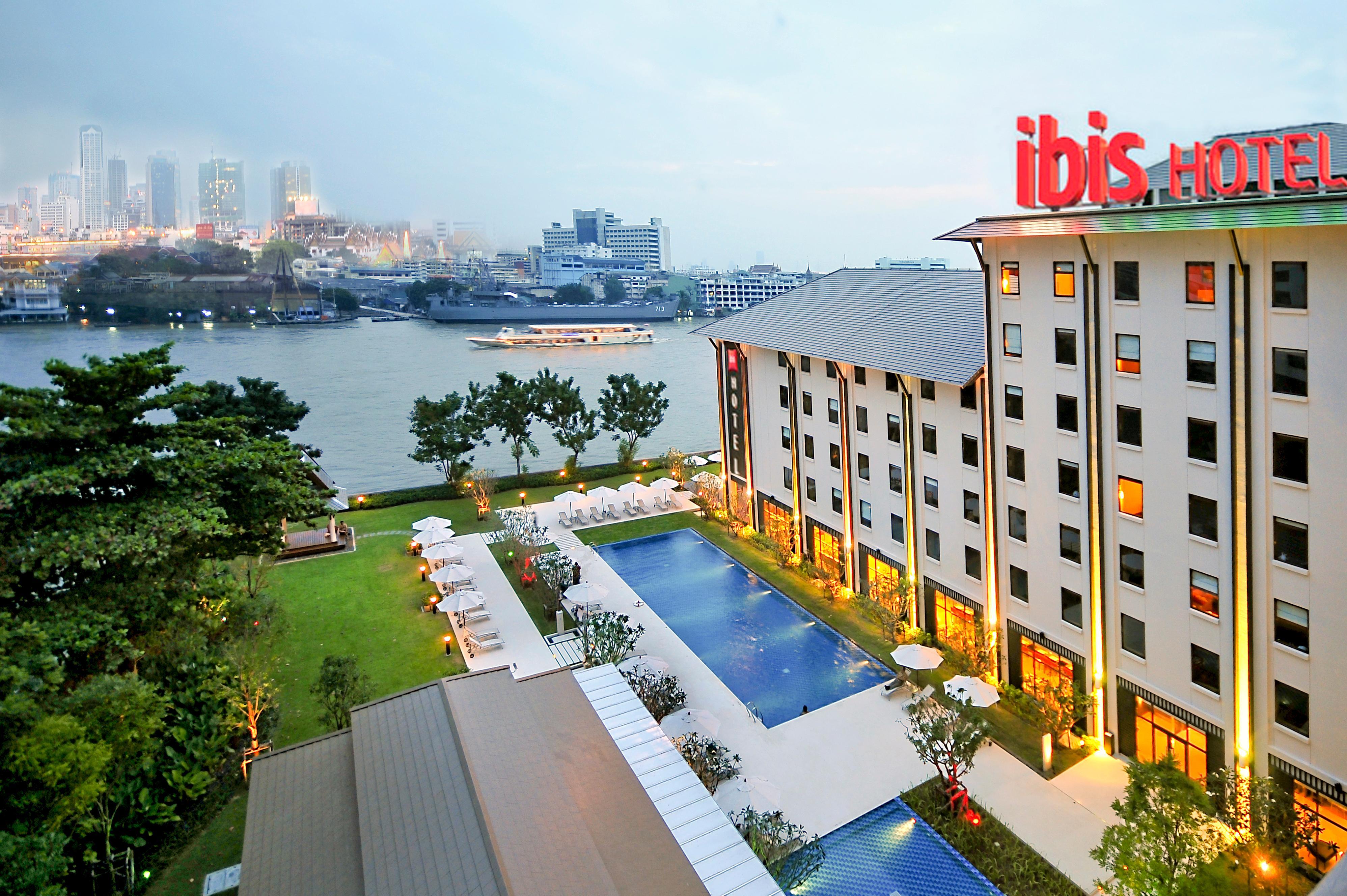 Ibis Bangkok Riverside Exterior foto