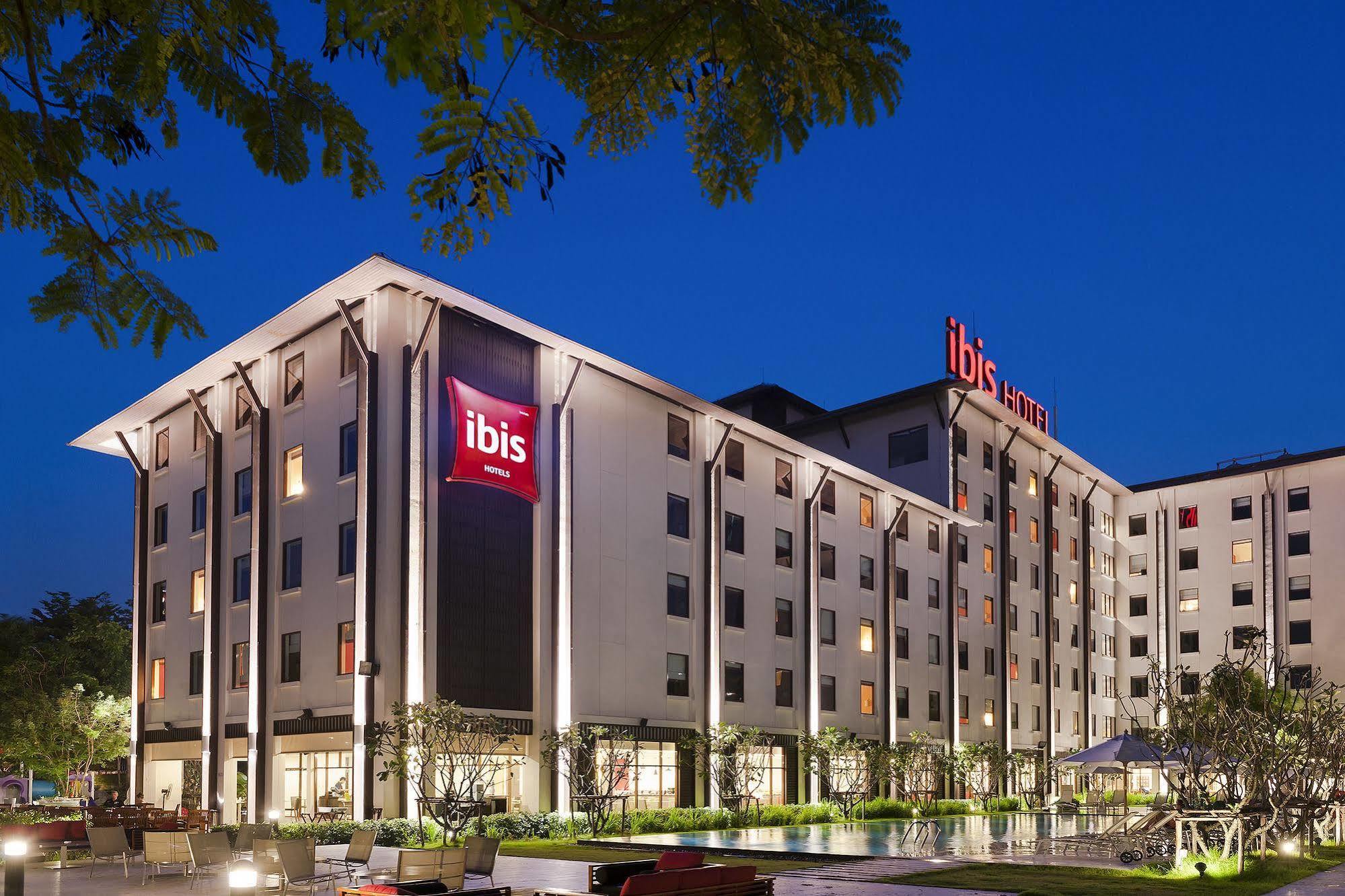 Ibis Bangkok Riverside Exterior foto